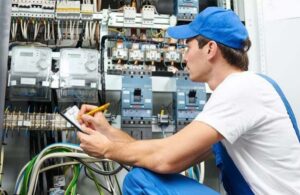 professional electrician photo while working